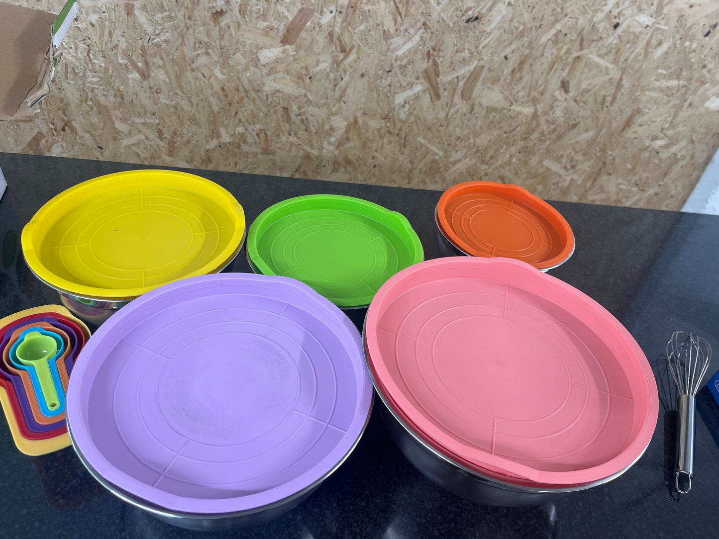 Stainless Steelware Salad bowl with cover