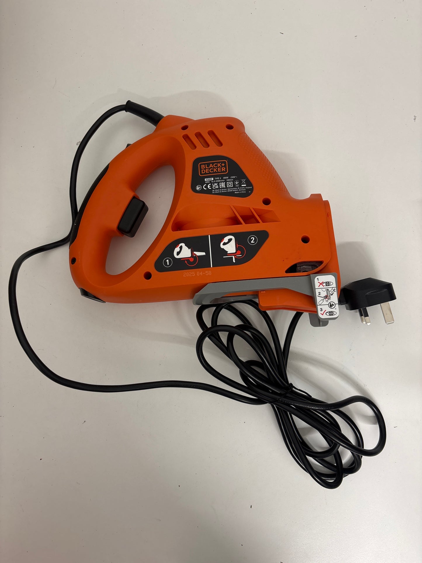 Black decker scorpion powered handsaw