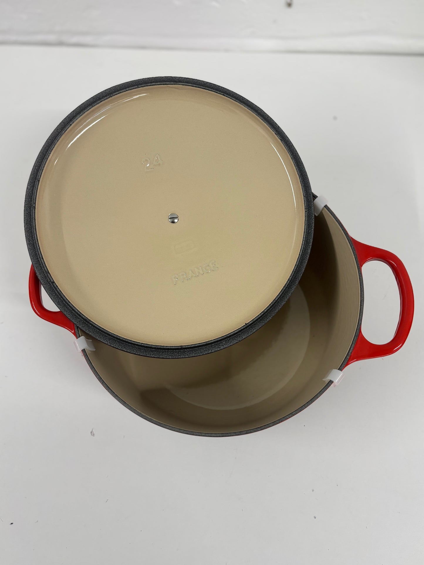 Le creuset cast iron round casserole dish