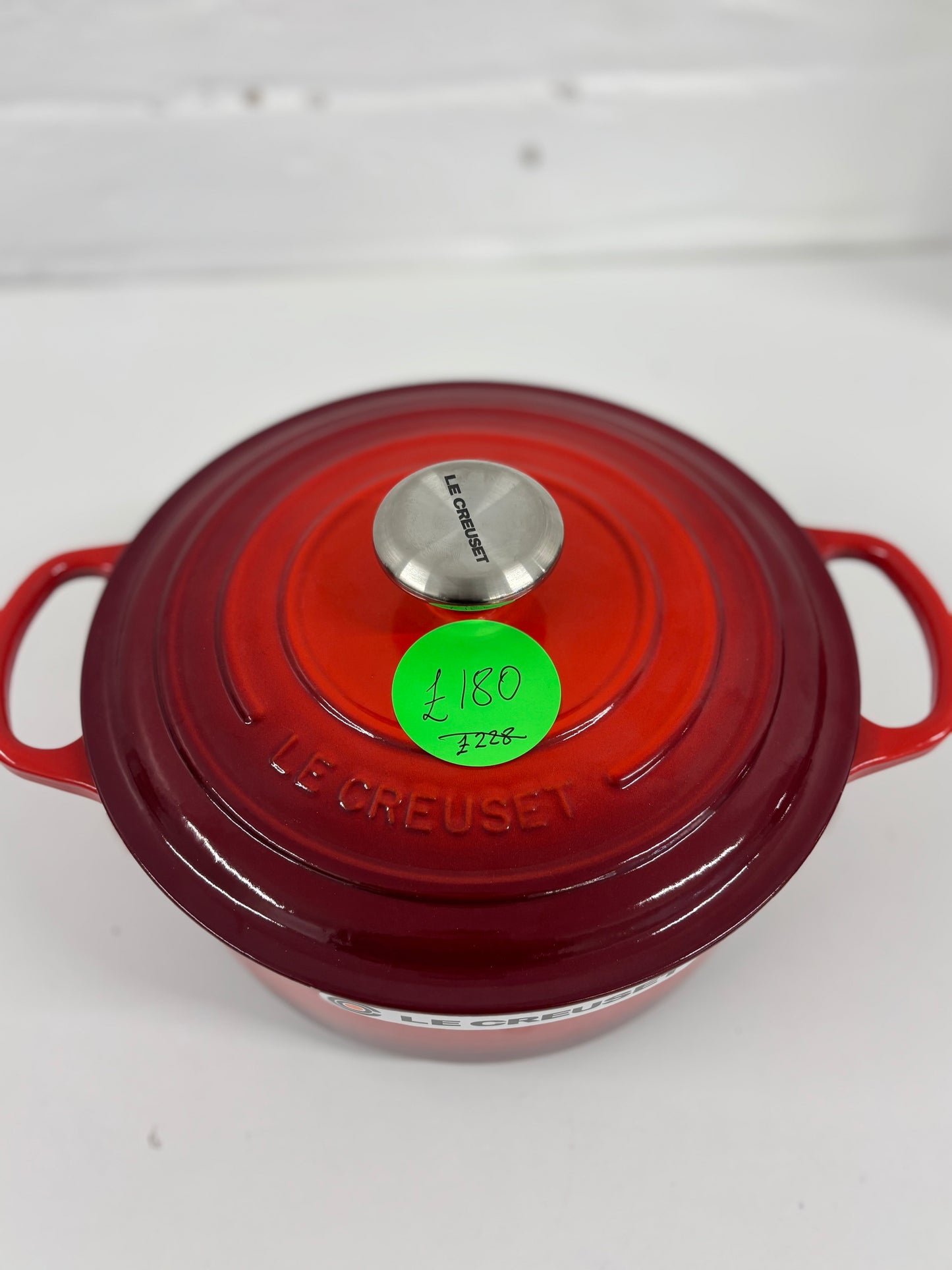 Le creuset cast iron round casserole dish