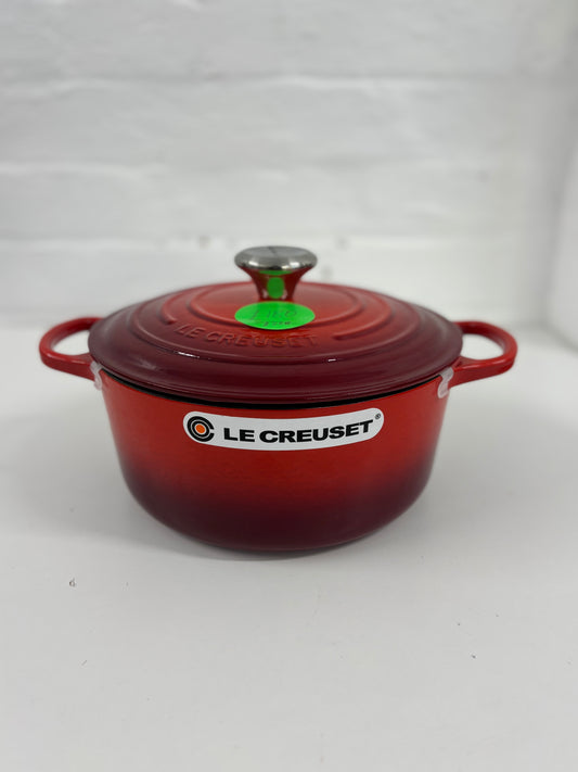 Le creuset cast iron round casserole dish