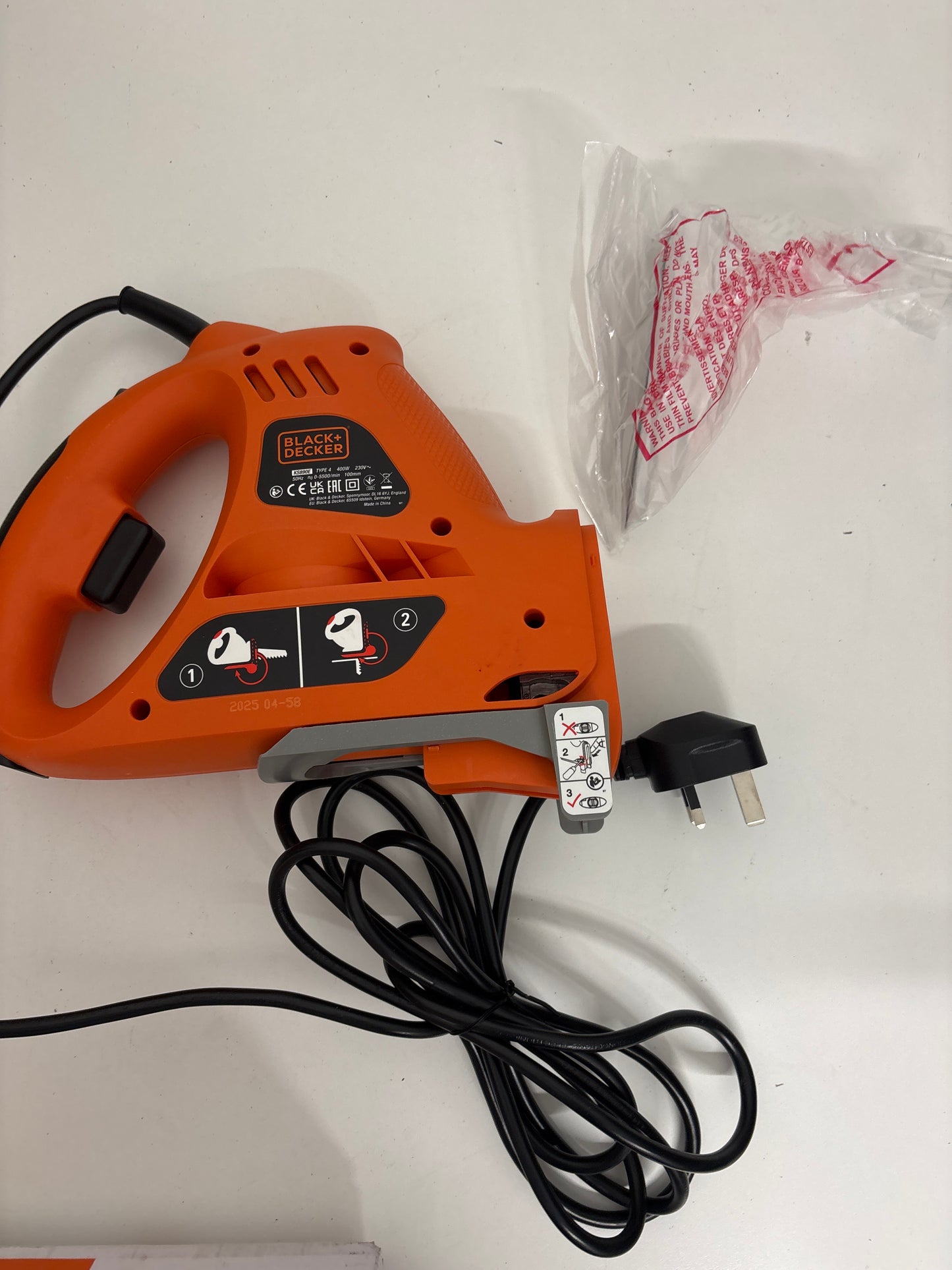 Black decker scorpion powered handsaw