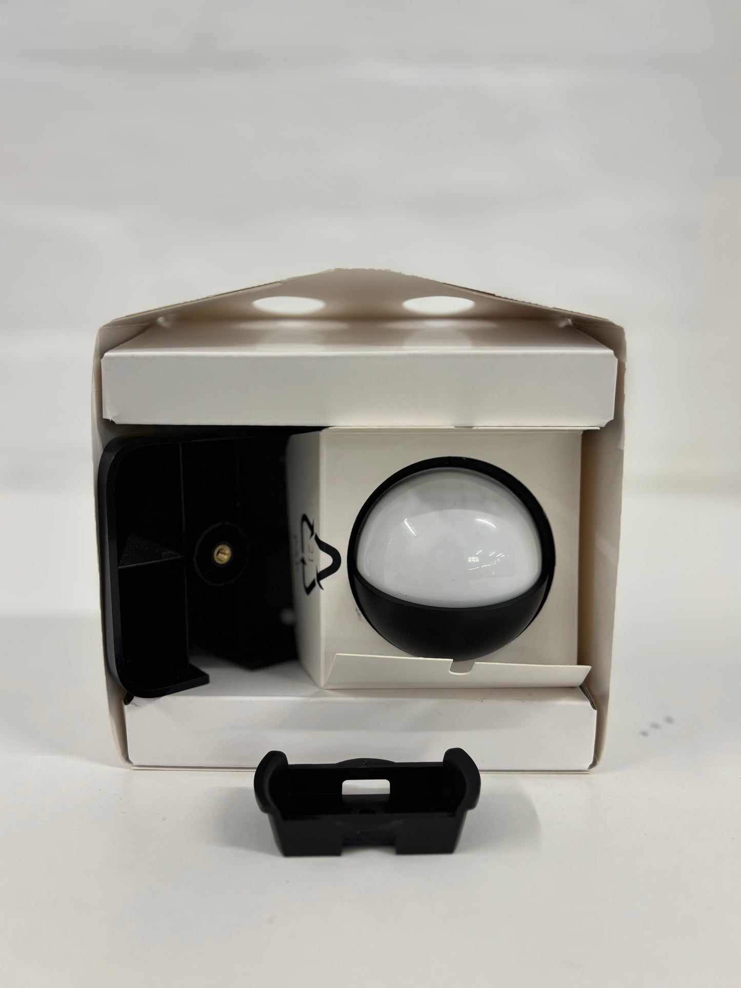 Philips Hue Outdoor Motion Sensor. Smart Lighting Accessory for Outdoor Light Control. Patio, Terrace, Garden.