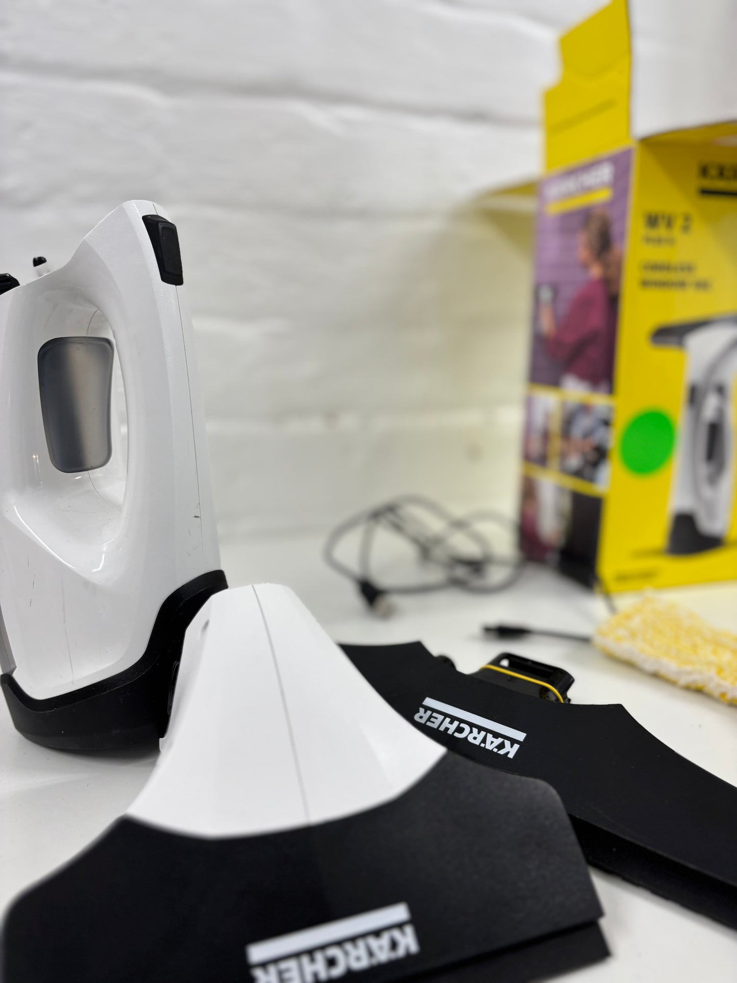 WV2 cordless window vac